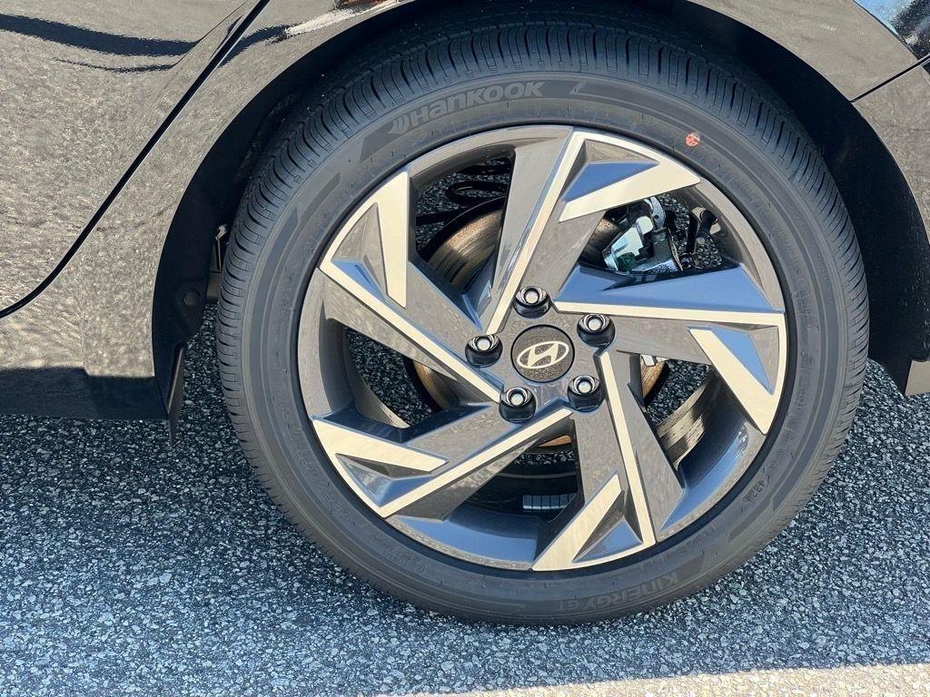 new 2025 Hyundai Elantra car, priced at $26,575