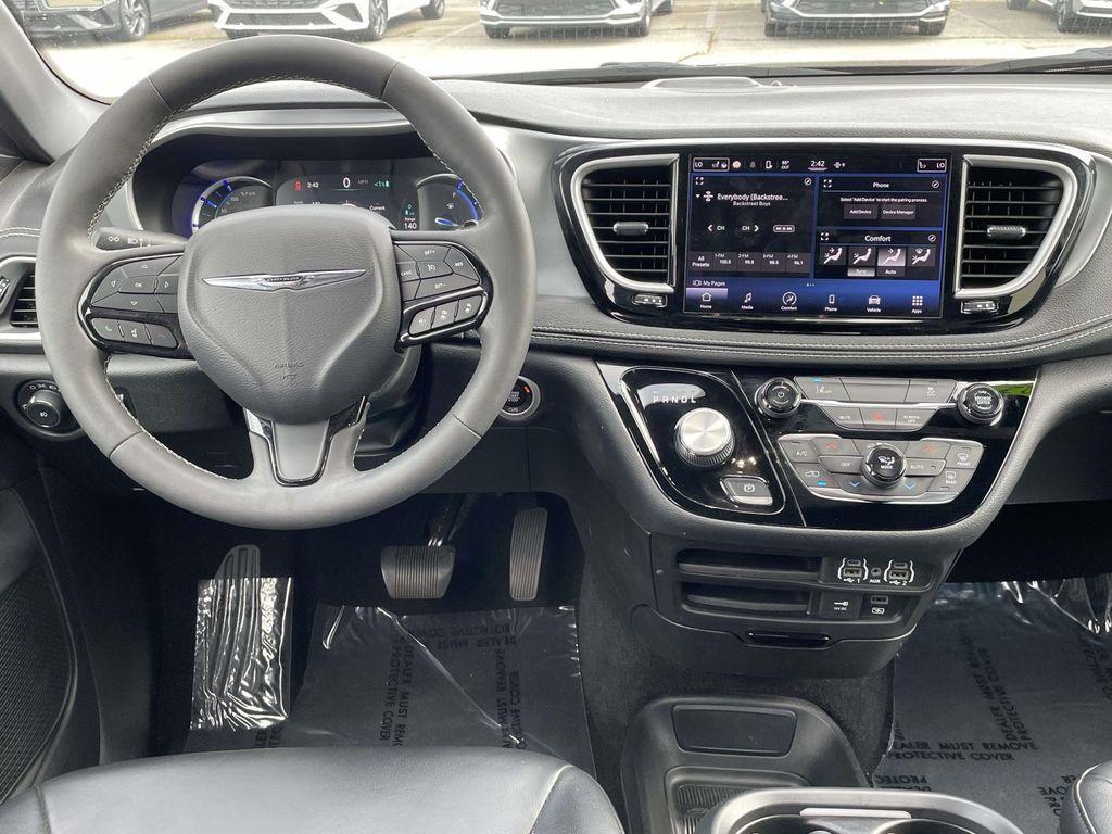 used 2022 Chrysler Pacifica Hybrid car, priced at $27,799