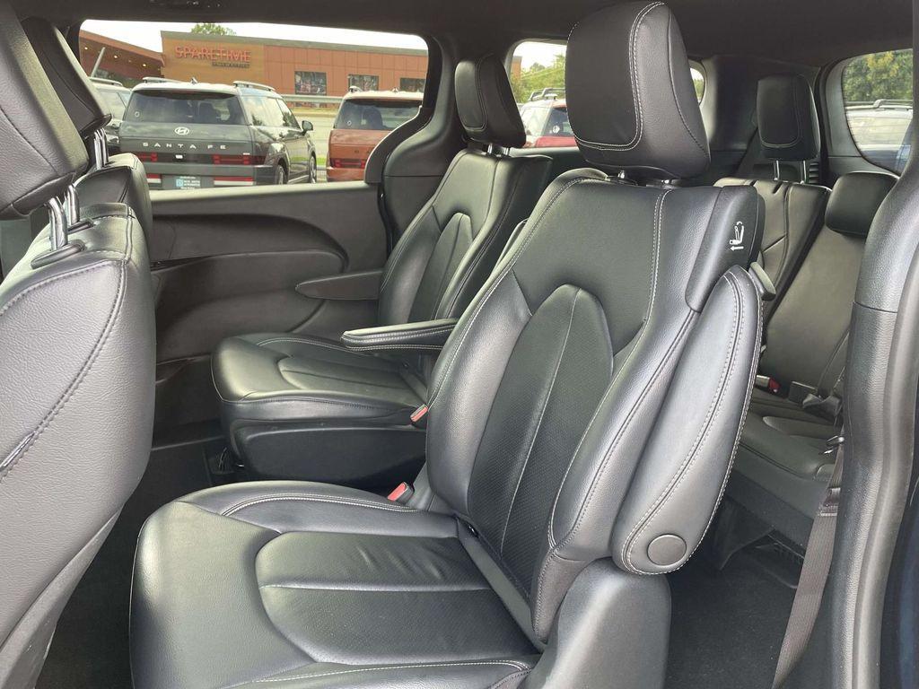 used 2022 Chrysler Pacifica Hybrid car, priced at $27,799