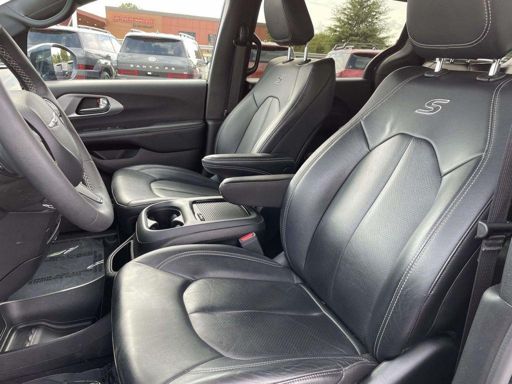 used 2022 Chrysler Pacifica Hybrid car, priced at $27,799