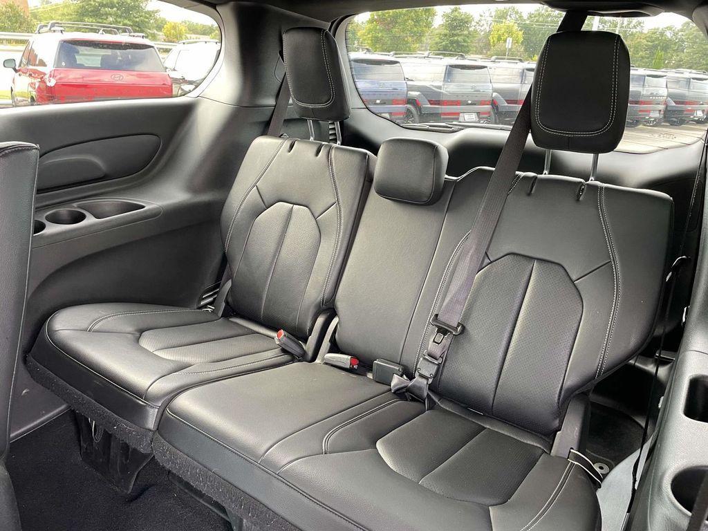 used 2022 Chrysler Pacifica Hybrid car, priced at $27,799