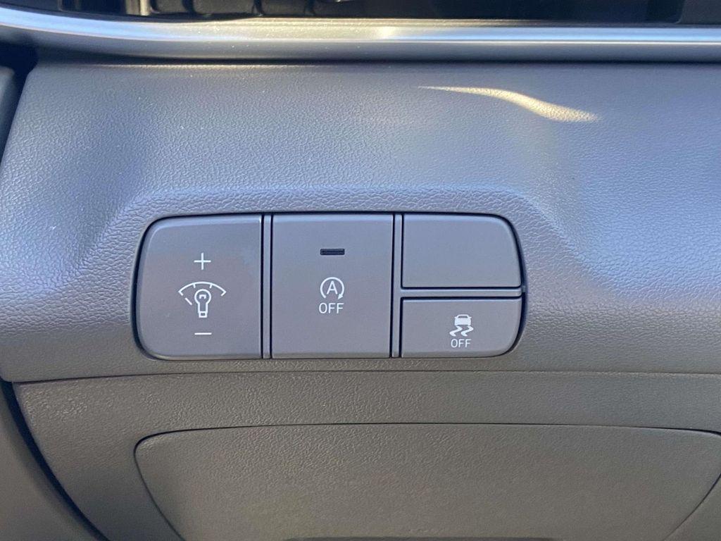 used 2025 Hyundai Elantra car, priced at $21,999