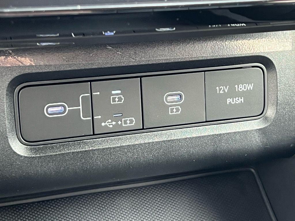 new 2025 Hyundai TUCSON Hybrid car, priced at $38,320