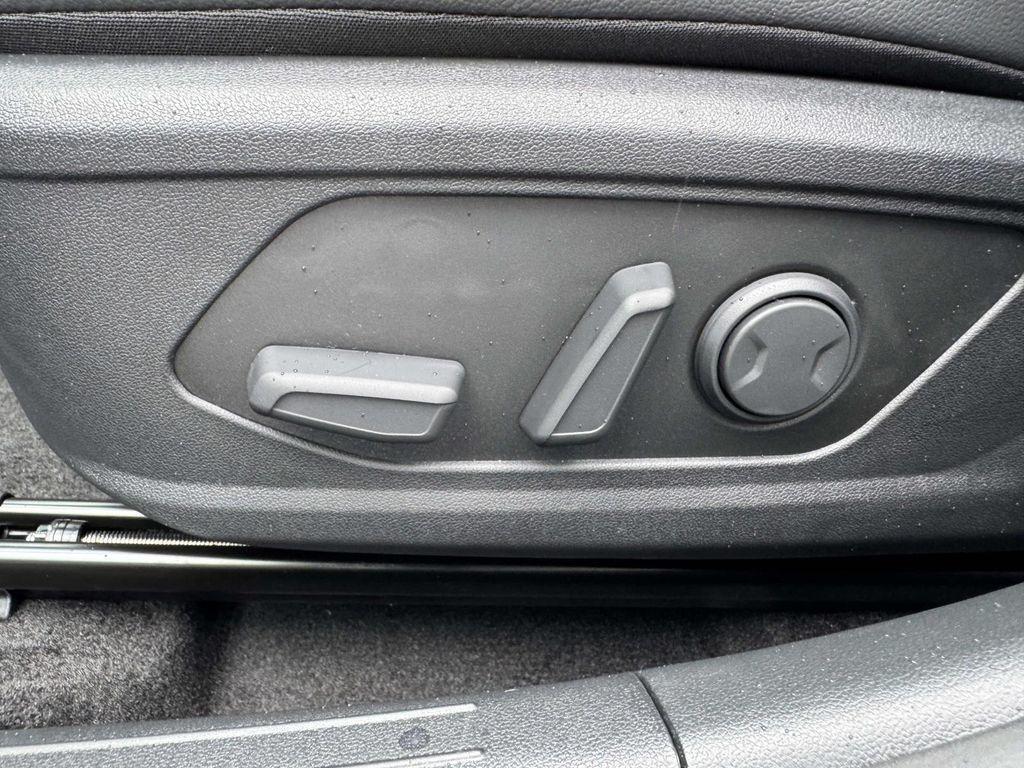 new 2025 Hyundai Elantra car, priced at $27,207