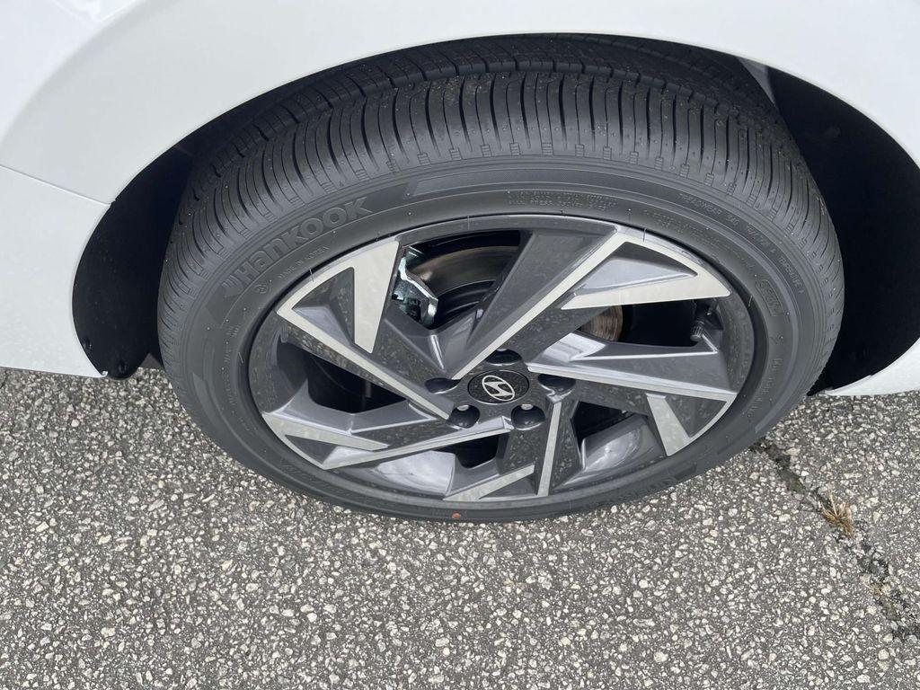 new 2025 Hyundai Elantra car, priced at $27,632