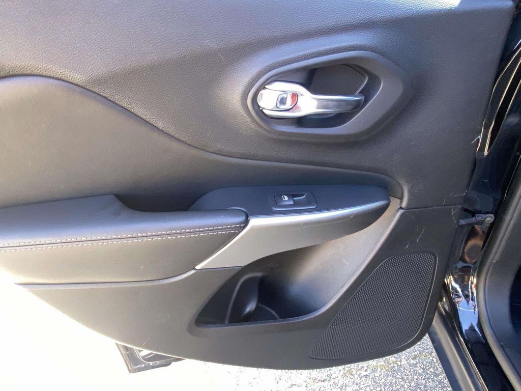 used 2021 Jeep Cherokee car, priced at $20,394