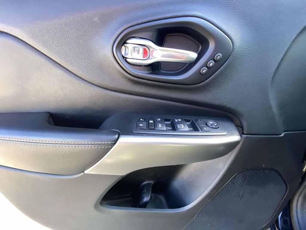 used 2021 Jeep Cherokee car, priced at $20,394