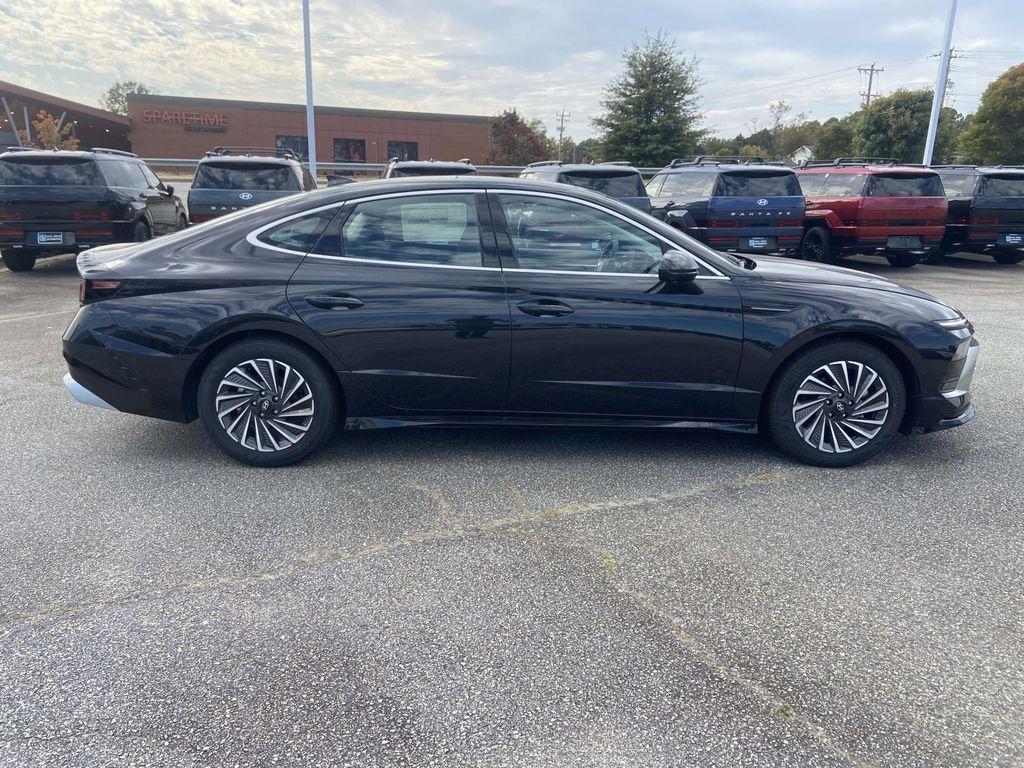 new 2025 Hyundai Sonata Hybrid car, priced at $36,769