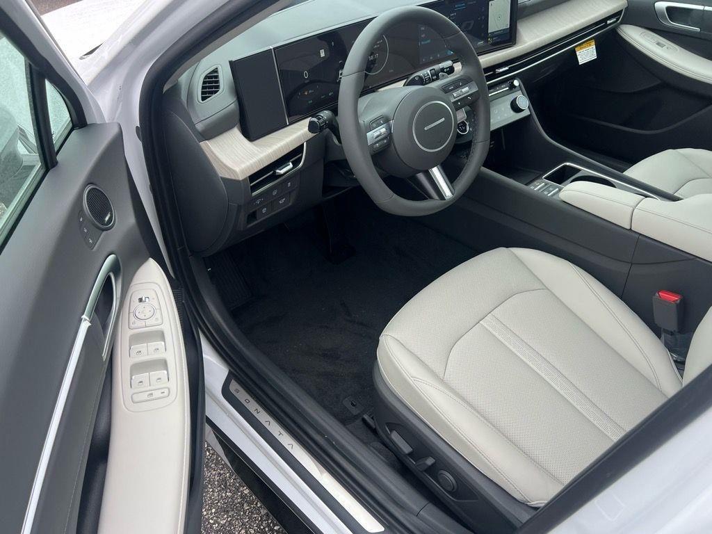 new 2025 Hyundai Sonata Hybrid car, priced at $39,870
