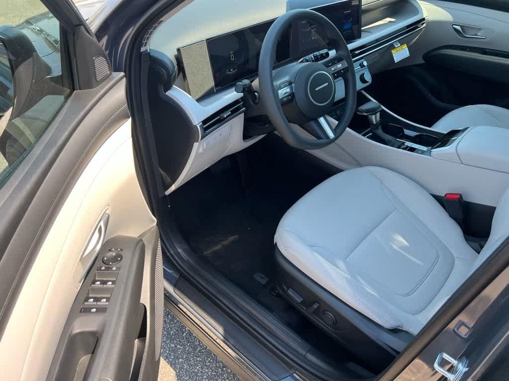 new 2025 Hyundai Tucson car, priced at $29,999