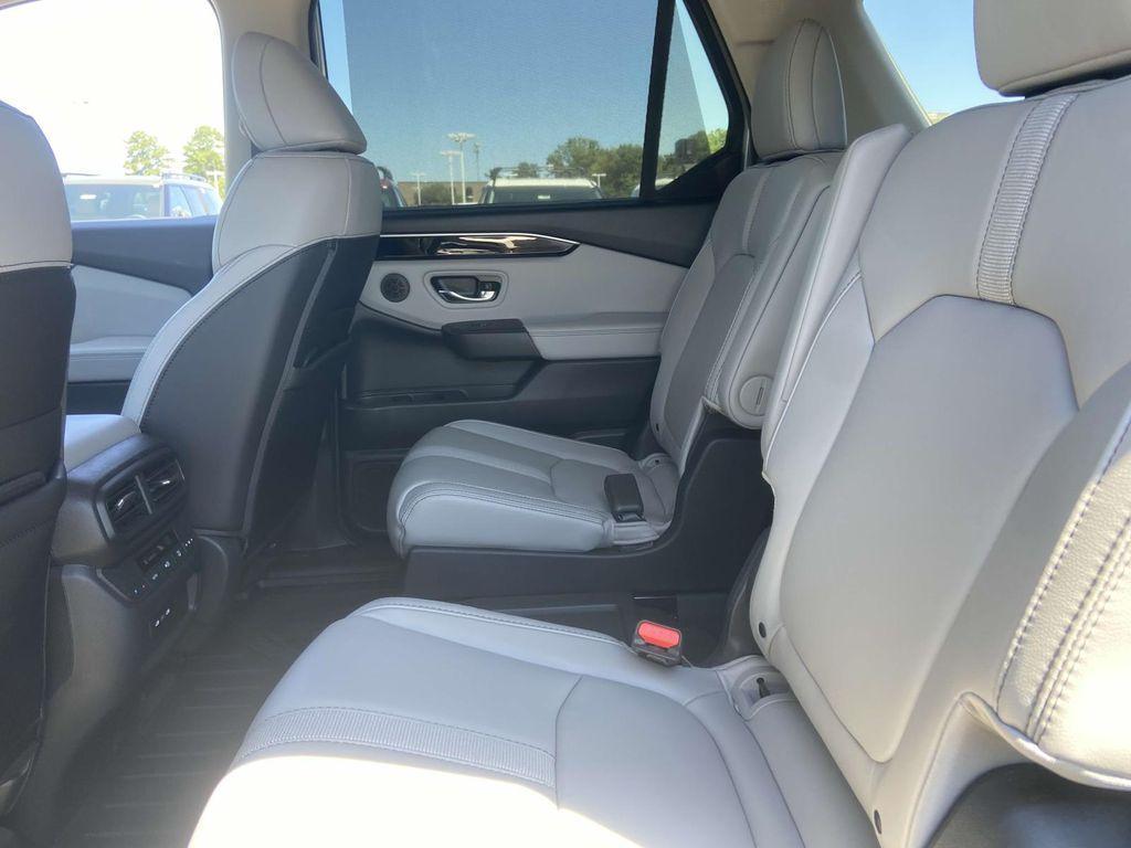 used 2024 Honda Pilot car, priced at $37,250