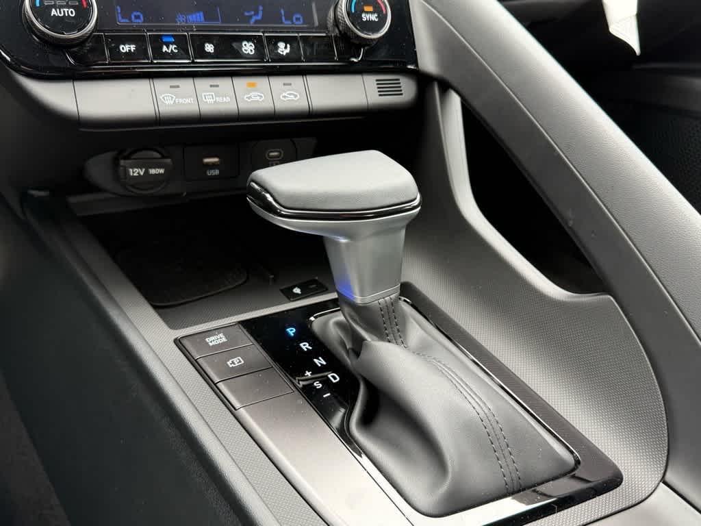 new 2025 Hyundai Elantra car, priced at $25,015