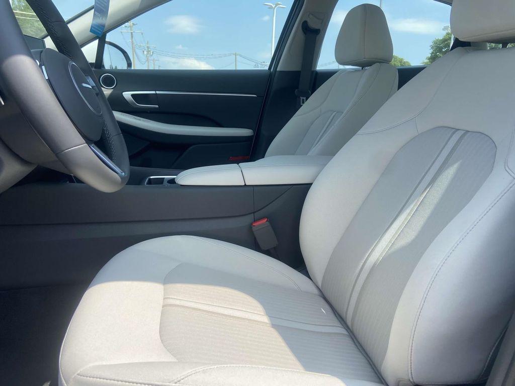 new 2025 Hyundai Sonata Hybrid car