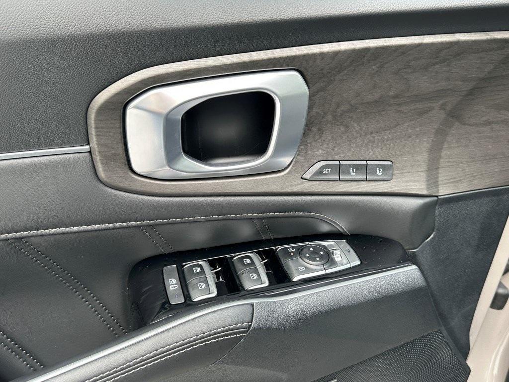 new 2025 Kia Sorento car, priced at $47,977