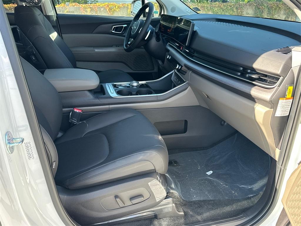 new 2026 Kia Carnival Hybrid car, priced at $42,282