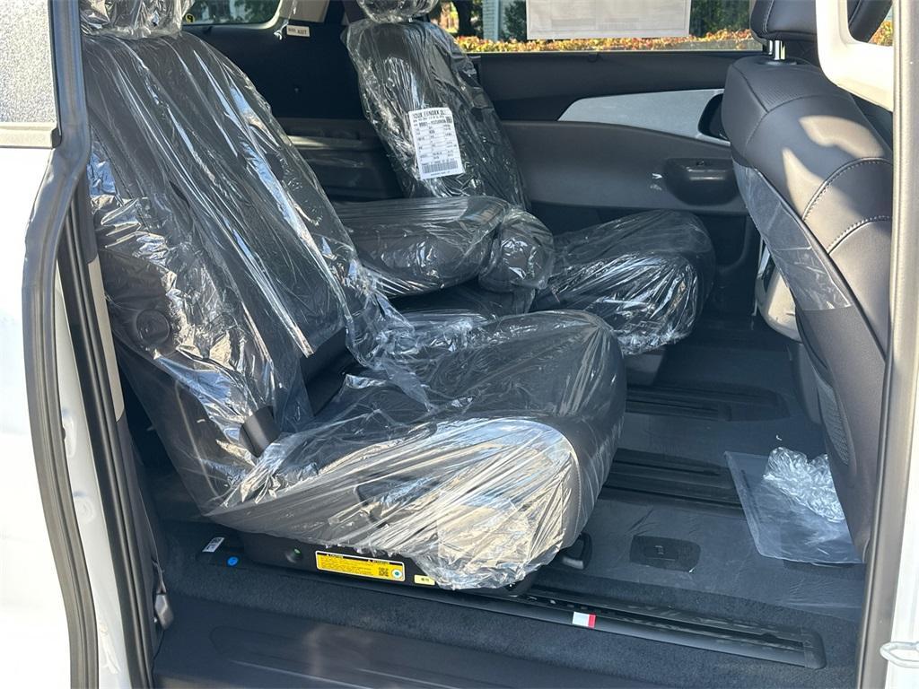 new 2026 Kia Carnival Hybrid car, priced at $42,282