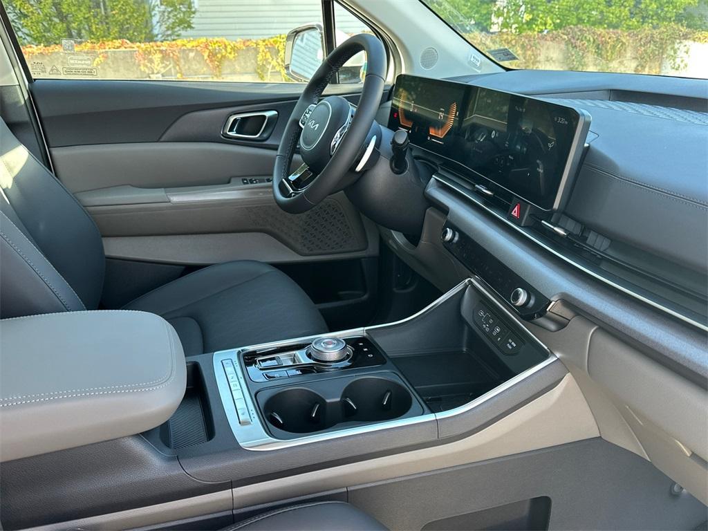 new 2026 Kia Carnival Hybrid car, priced at $42,282