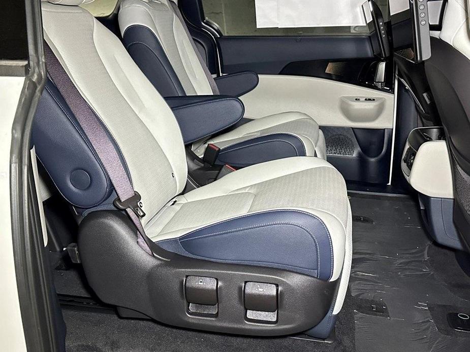 new 2025 Kia Carnival car, priced at $54,255