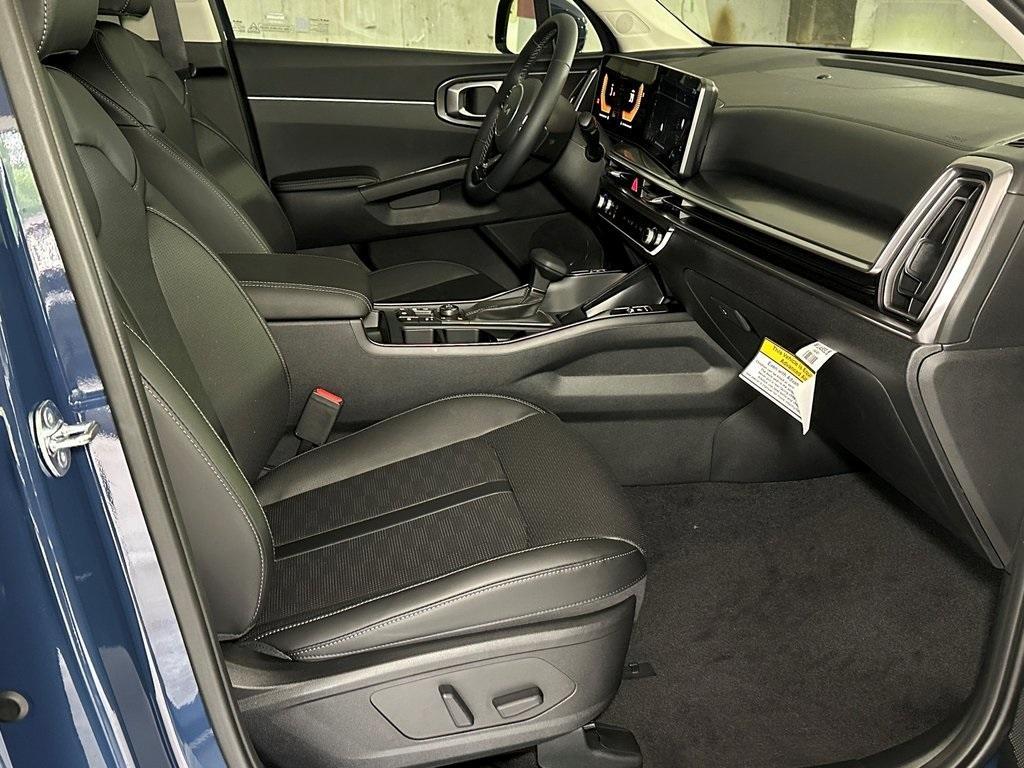 new 2025 Kia Sorento car, priced at $40,957