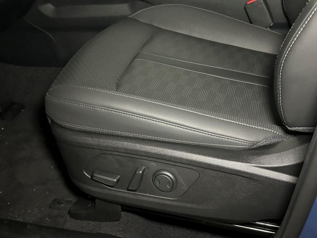 new 2025 Kia Sorento car, priced at $40,957