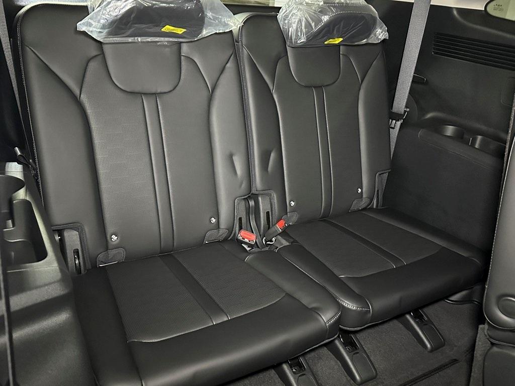 new 2025 Kia Sorento car, priced at $40,957