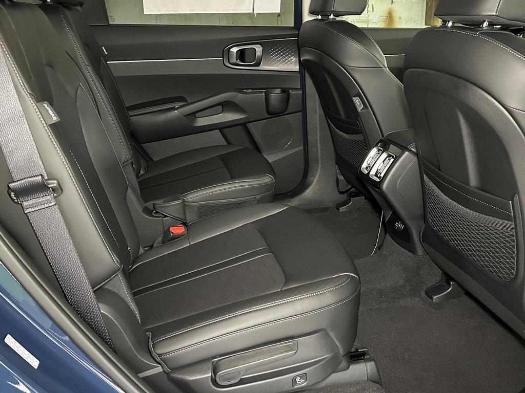new 2025 Kia Sorento car, priced at $40,957