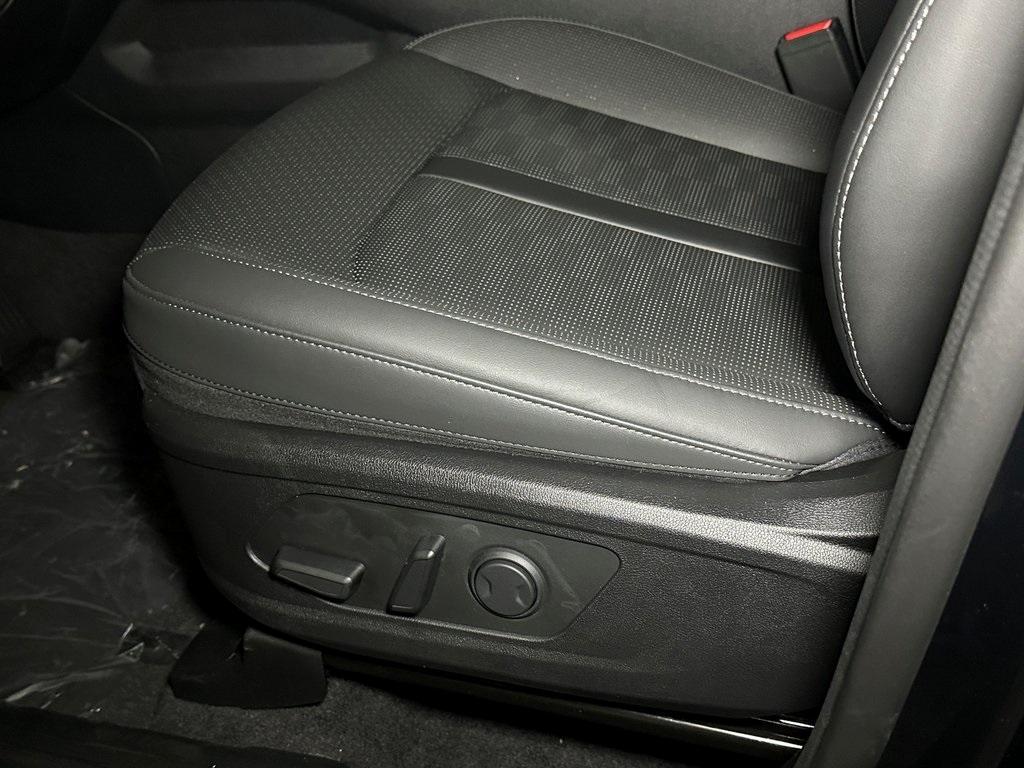new 2025 Kia Sorento car, priced at $41,735