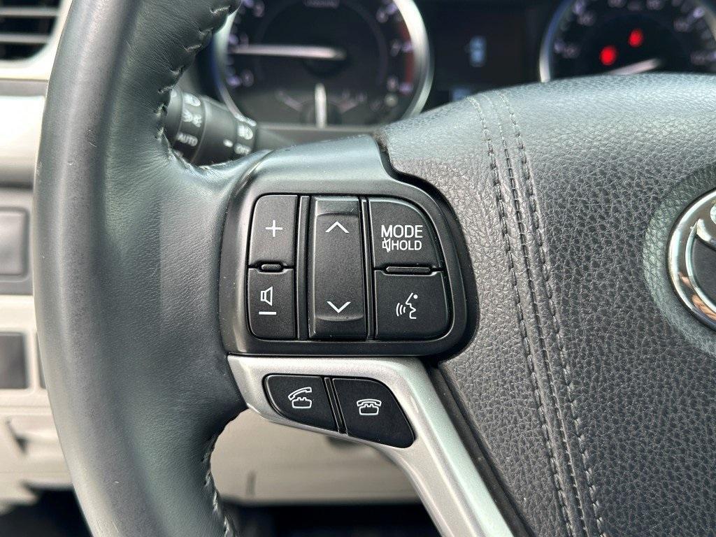 used 2016 Toyota Highlander car, priced at $18,995
