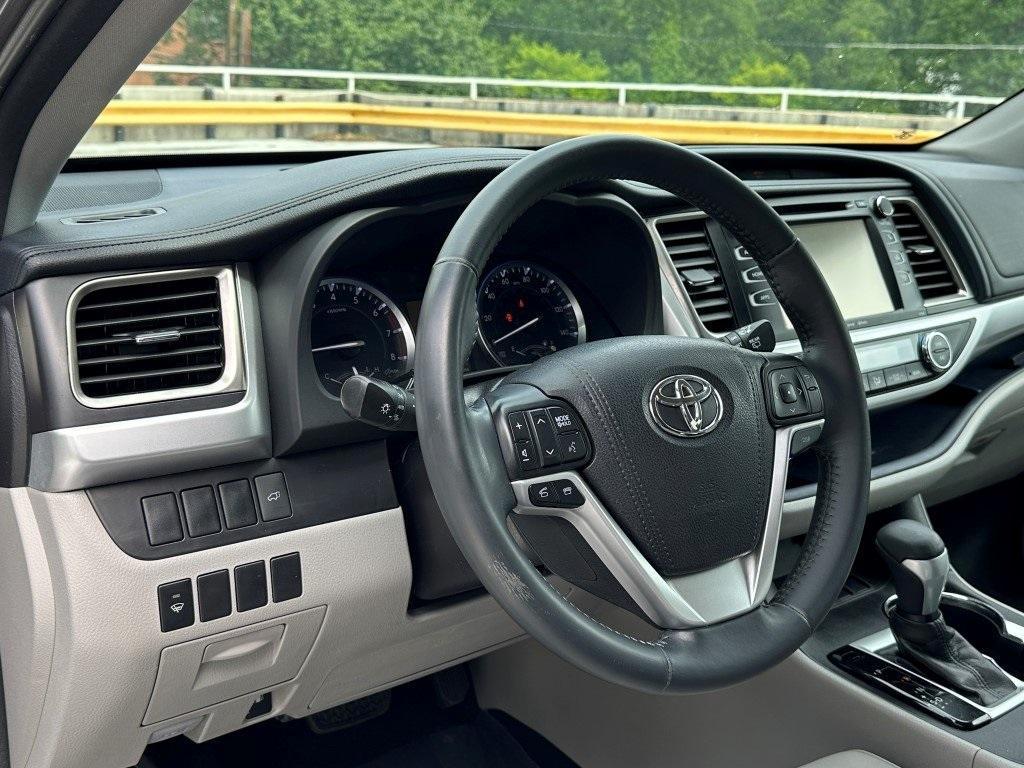 used 2016 Toyota Highlander car, priced at $18,995