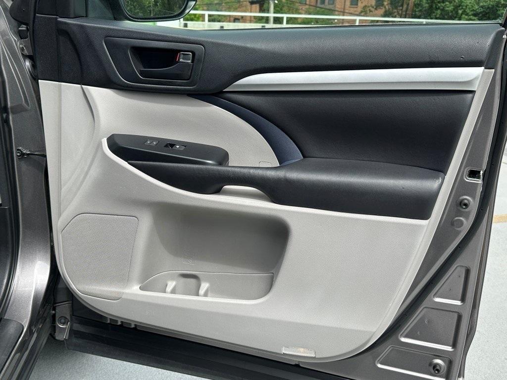 used 2016 Toyota Highlander car, priced at $18,995