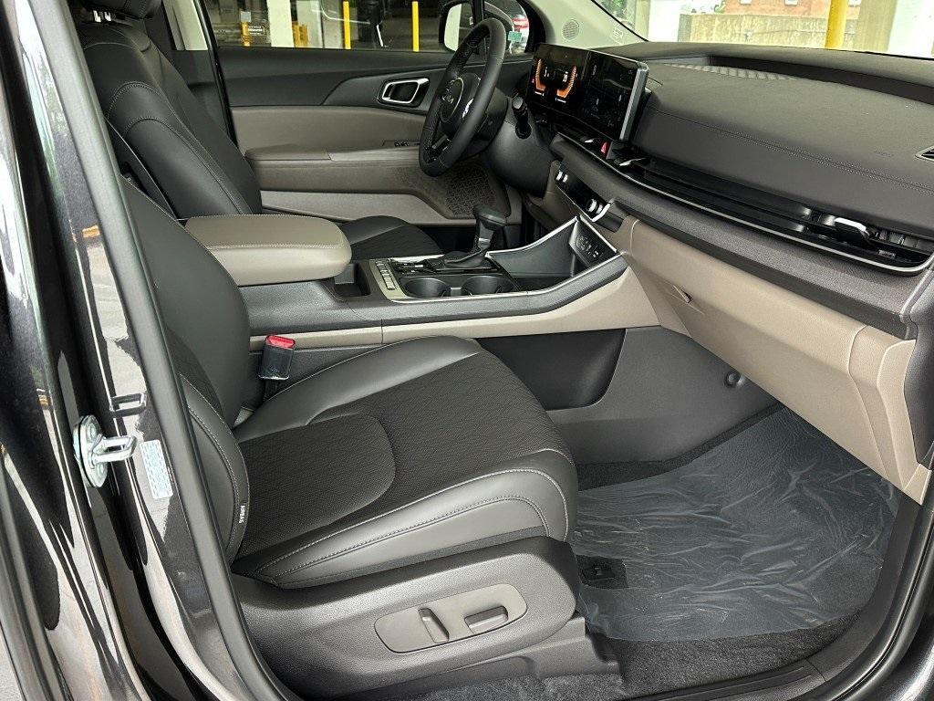 new 2025 Kia Carnival car, priced at $42,381