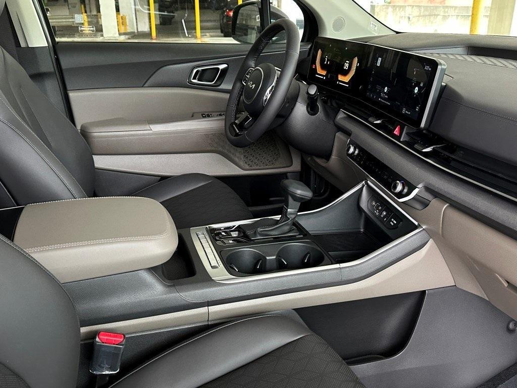 new 2025 Kia Carnival car, priced at $42,381