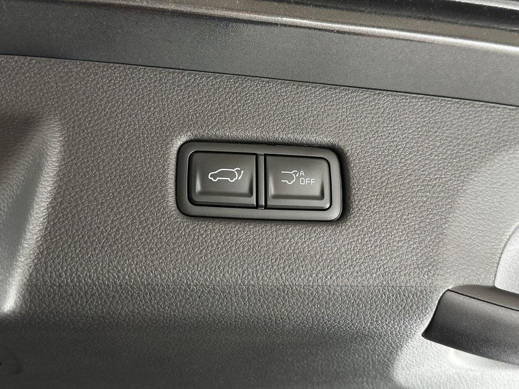 new 2025 Kia Carnival car, priced at $42,381