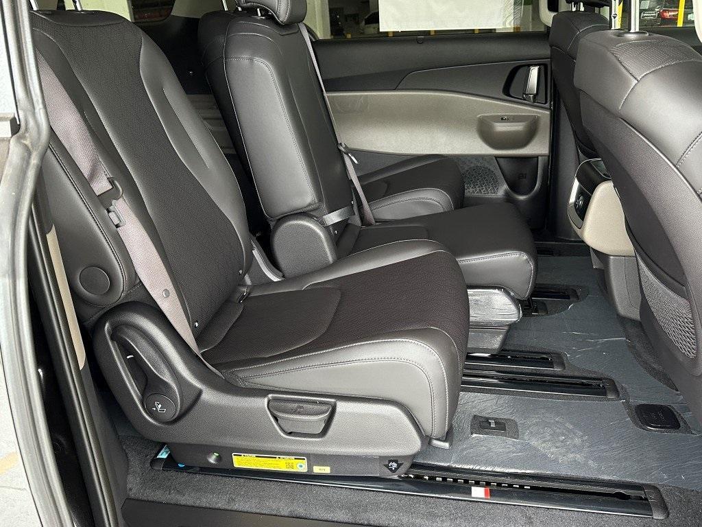 new 2025 Kia Carnival car, priced at $42,381