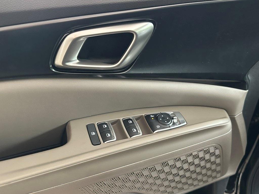 new 2025 Kia Carnival car, priced at $40,035