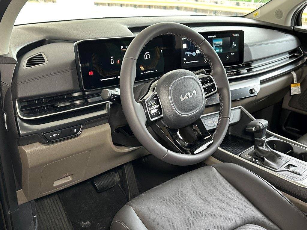 new 2025 Kia Carnival car, priced at $40,035
