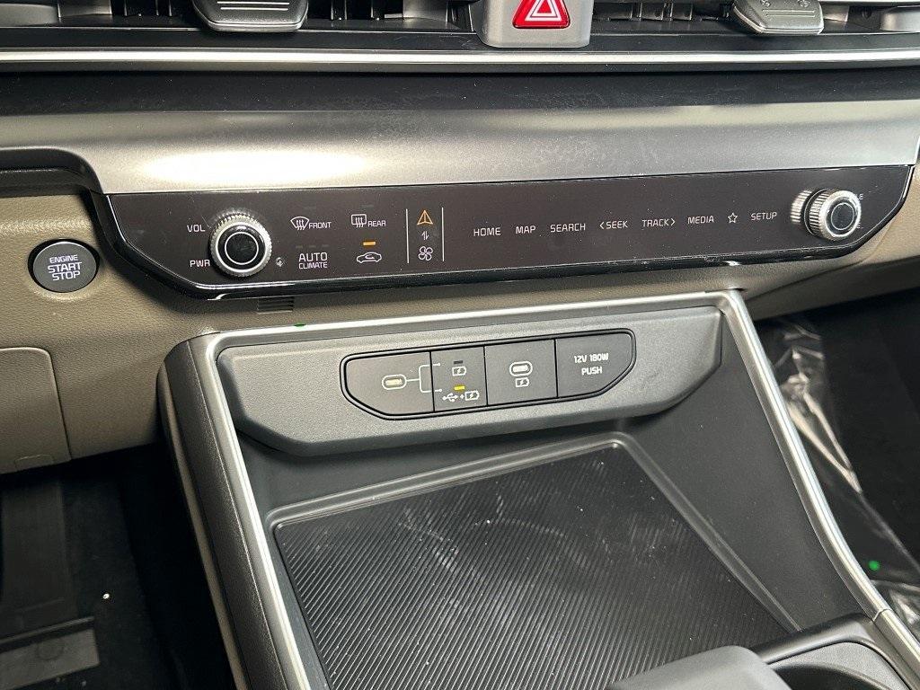 new 2025 Kia Carnival car, priced at $40,035