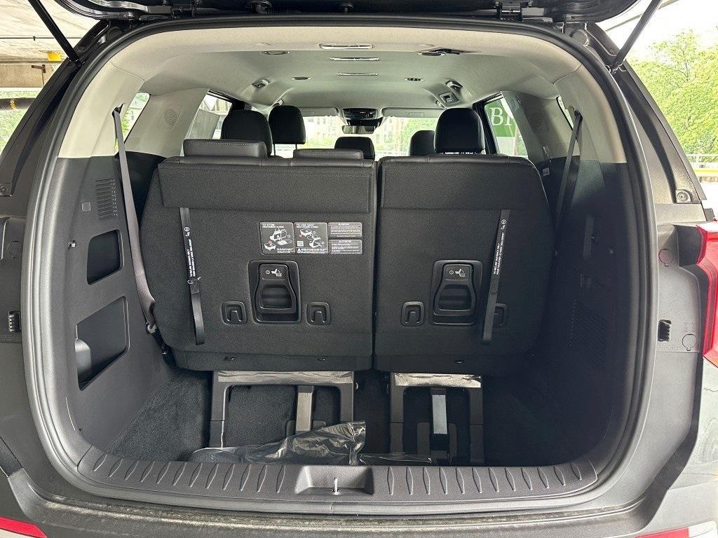 new 2025 Kia Carnival car, priced at $40,035