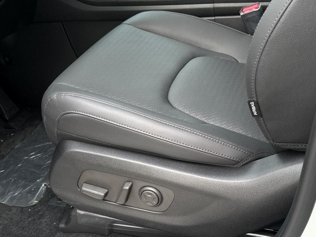 new 2025 Kia Carnival Hybrid car, priced at $55,349