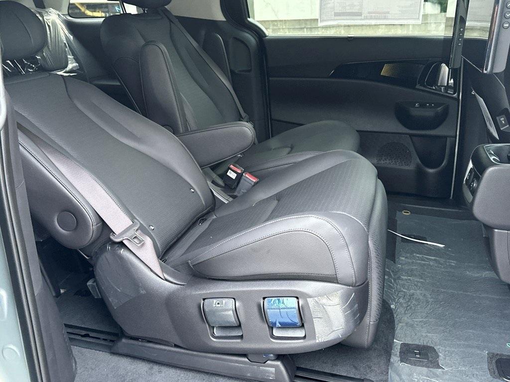 new 2025 Kia Carnival Hybrid car, priced at $55,349