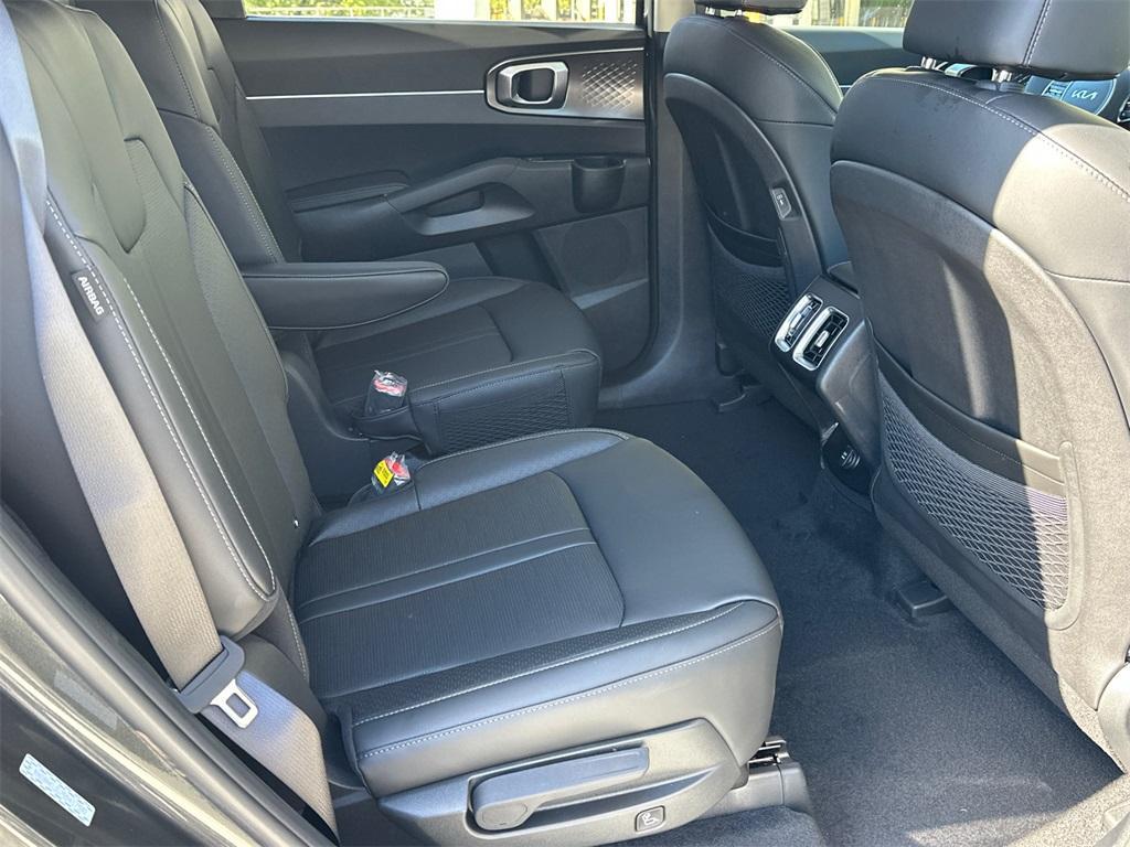 new 2025 Kia Sorento Hybrid car, priced at $36,524