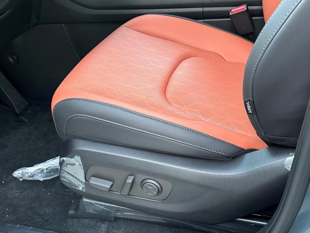 new 2025 Kia Carnival car, priced at $48,073