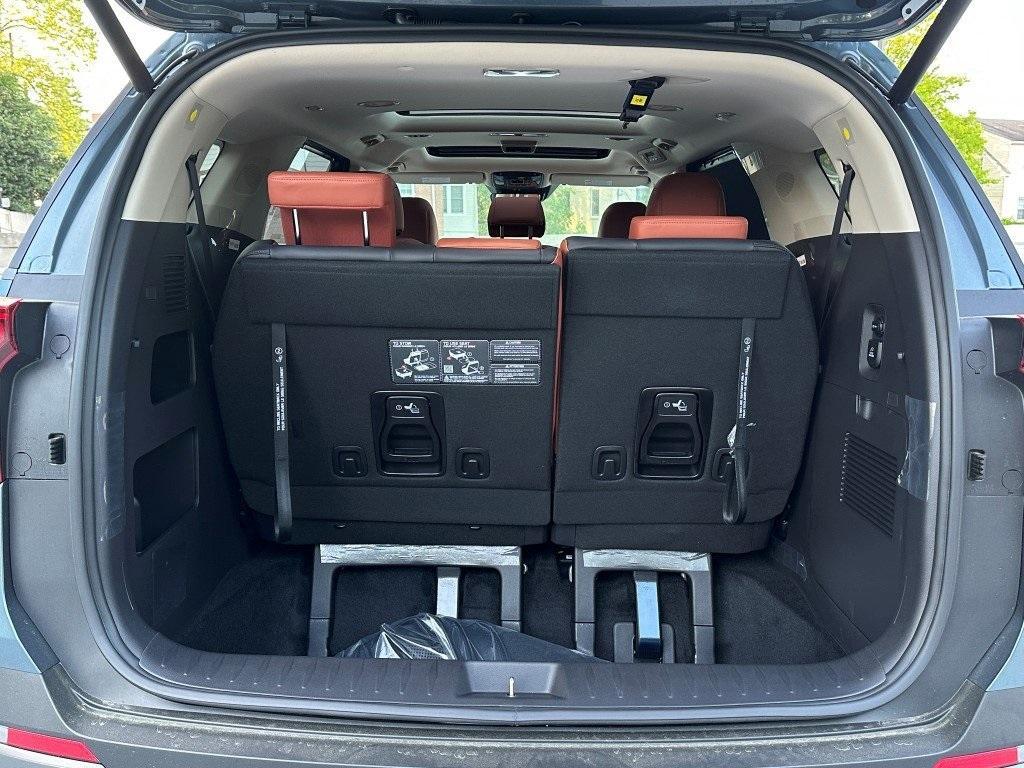 new 2025 Kia Carnival car, priced at $48,073