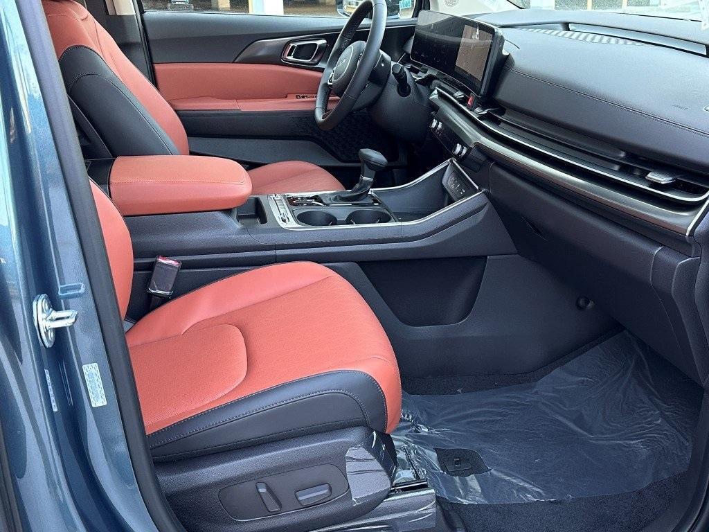 new 2025 Kia Carnival car, priced at $48,073