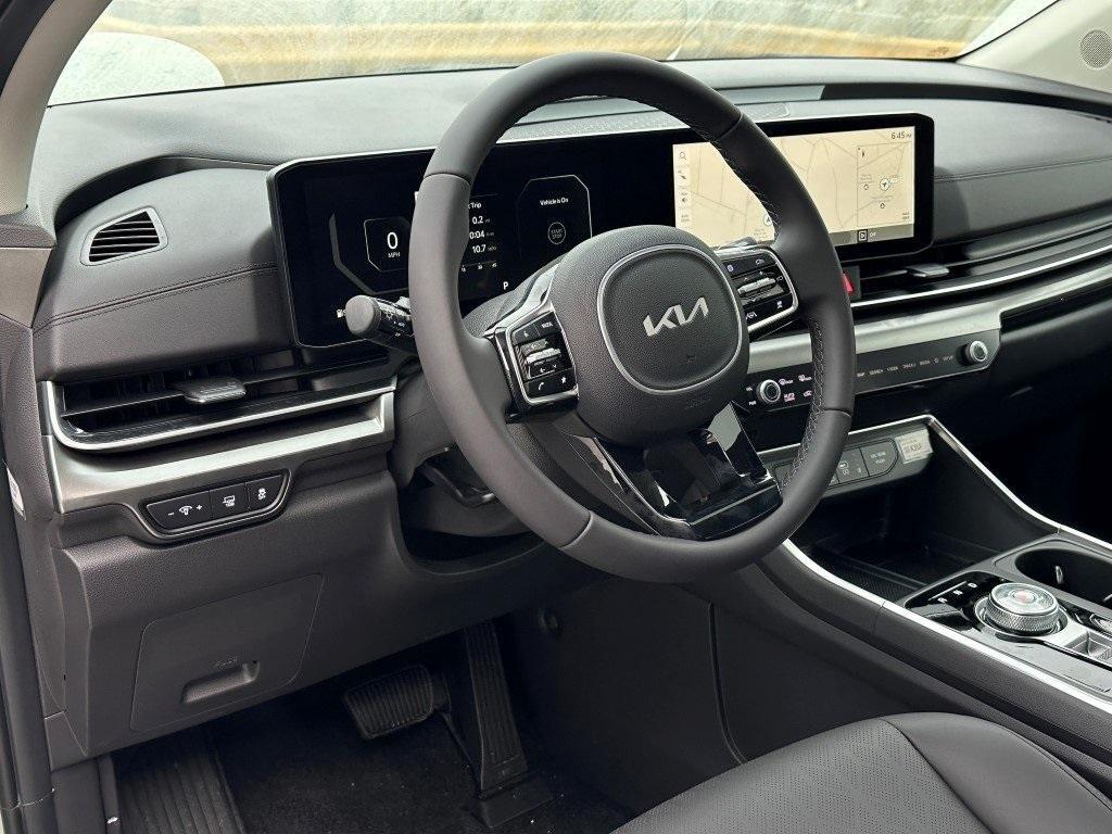 new 2025 Kia Carnival Hybrid car, priced at $52,395