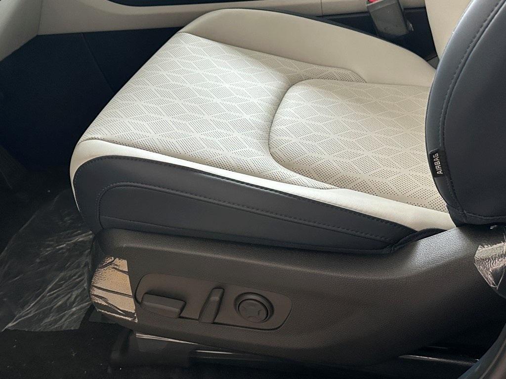 new 2025 Kia Carnival car, priced at $42,327