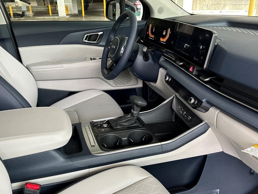 new 2025 Kia Carnival car, priced at $42,327