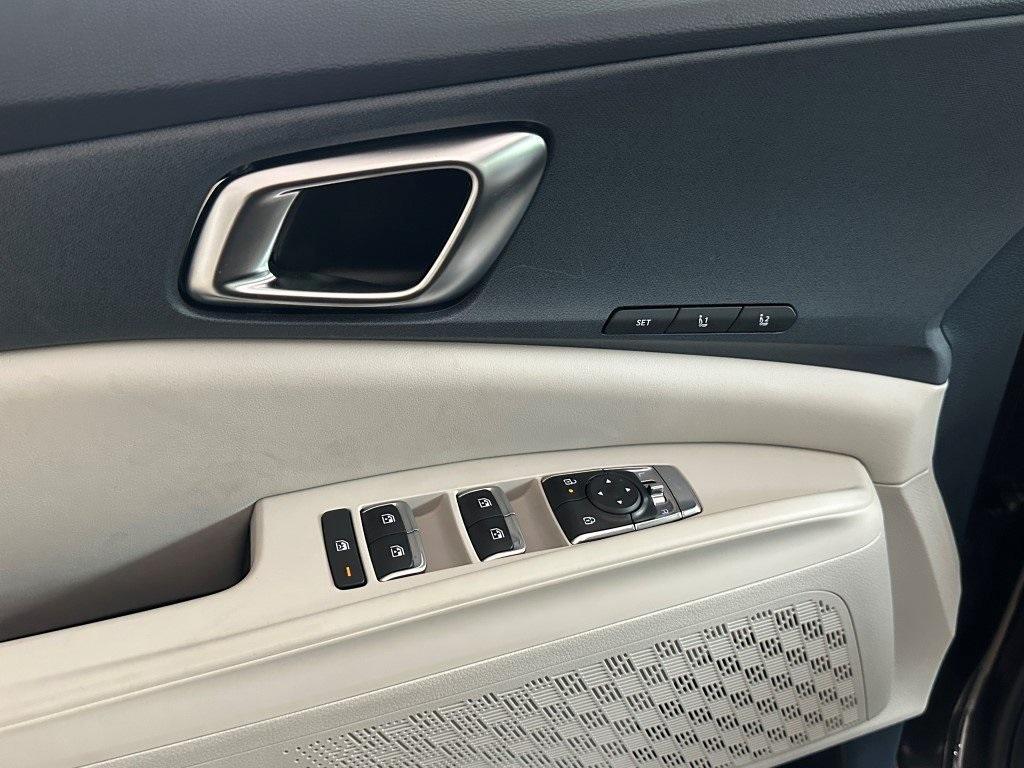 new 2025 Kia Carnival car, priced at $42,327