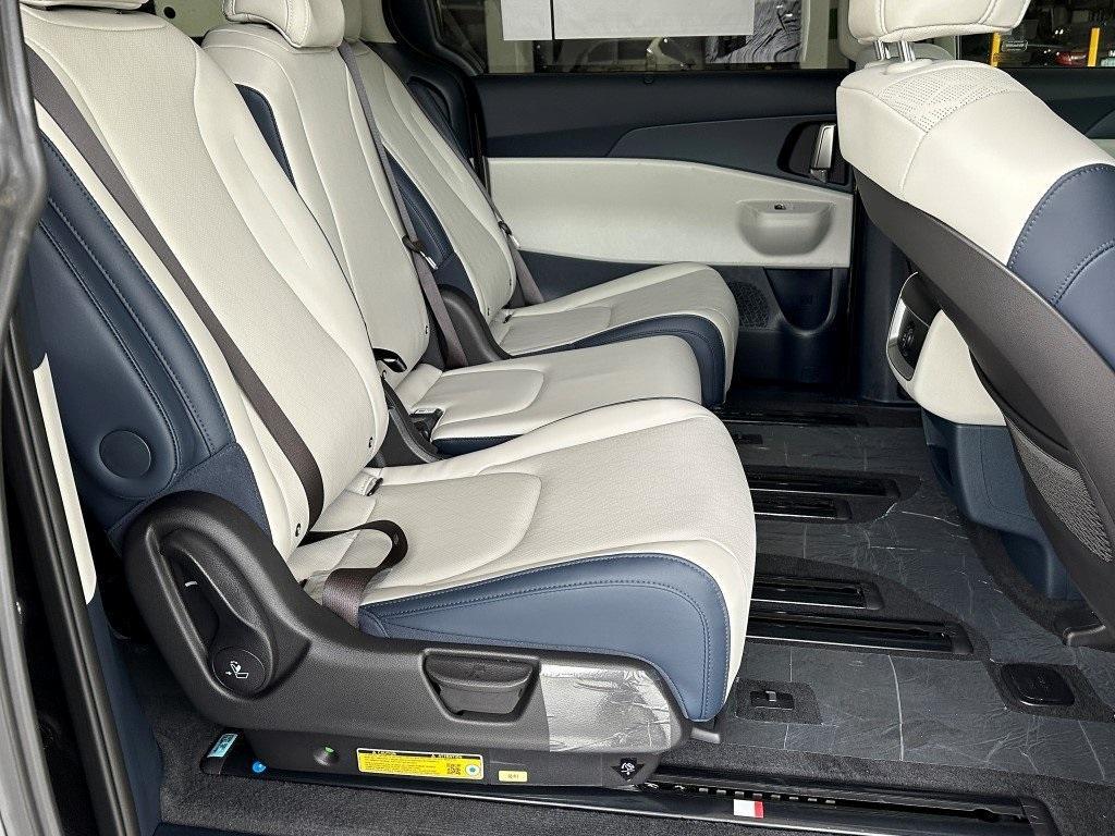 new 2025 Kia Carnival car, priced at $41,827