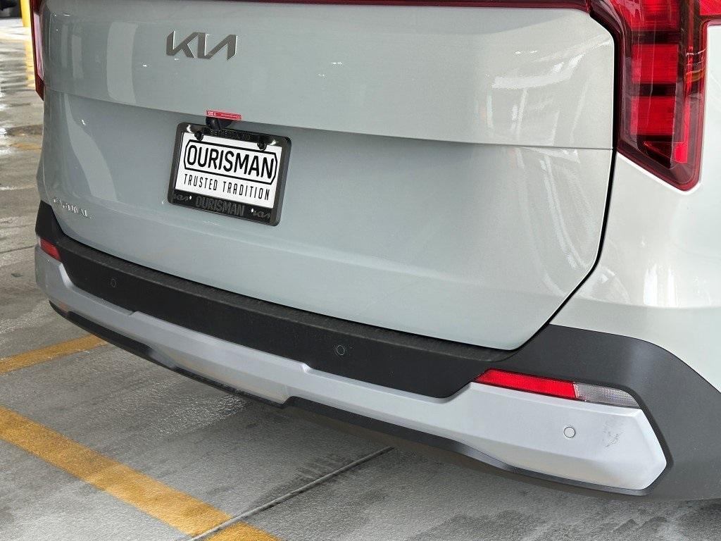 new 2025 Kia Carnival car, priced at $42,327